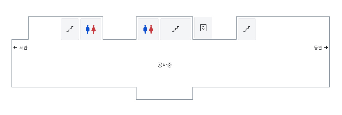 2층에는 건물 좌측을 기준으로 정책특별보좌관, 계단, 화장실, 화장실, 계단, 계단, 창고, 창고, 회의실, 부속실, 경제부지사, 소회의실, 섬기는방, 여는마당, 도지사, 비서실, 행정부지사, 부속실, 정무특별보좌관이 있습니다.